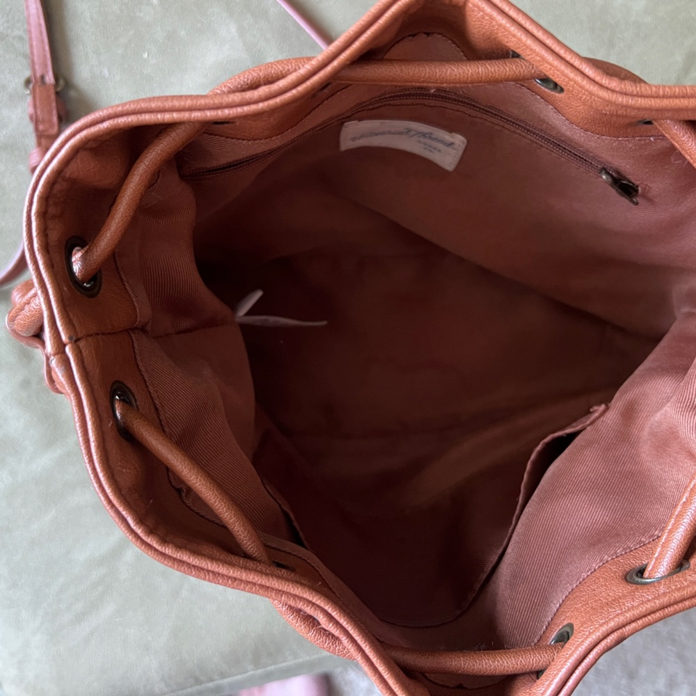 Universal Thread Pull String Bucket Purse - image 4